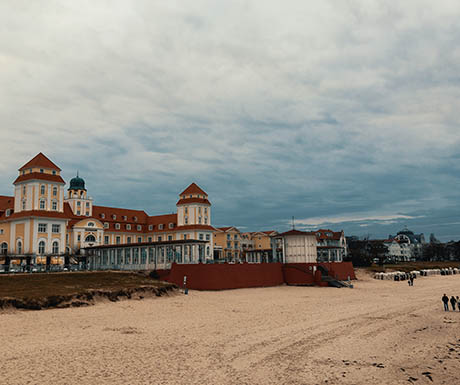 kurhaus-binz-strand-firstwithHertz_altb