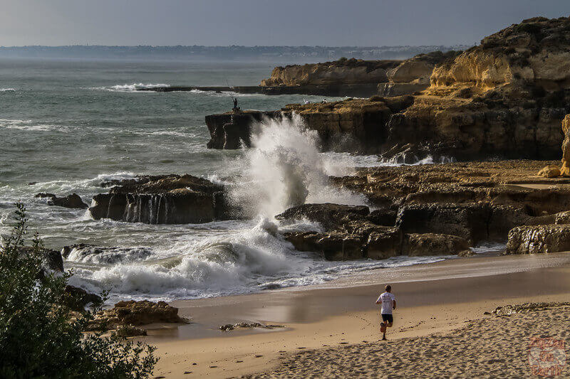 Unlike most beaches in Algarve, Praia Evaristo is better to visit at high tide