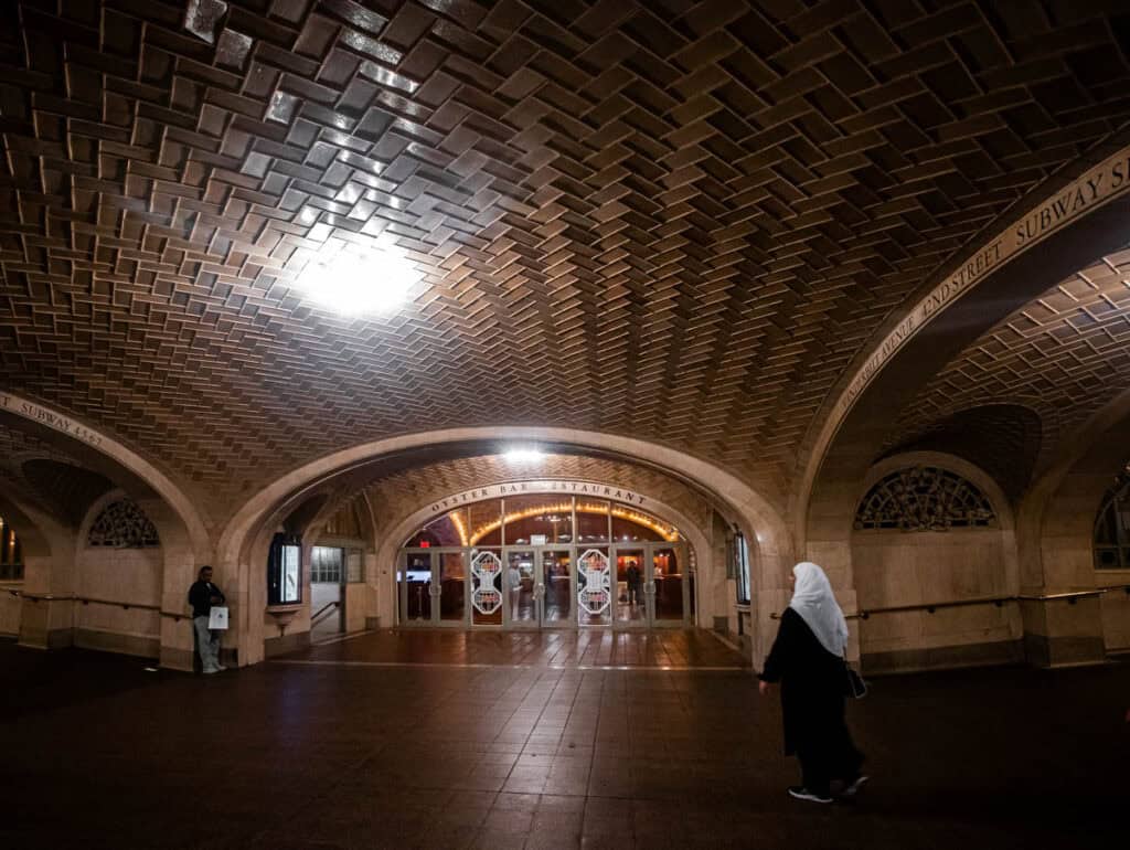 whispering gallery in grand central terminal