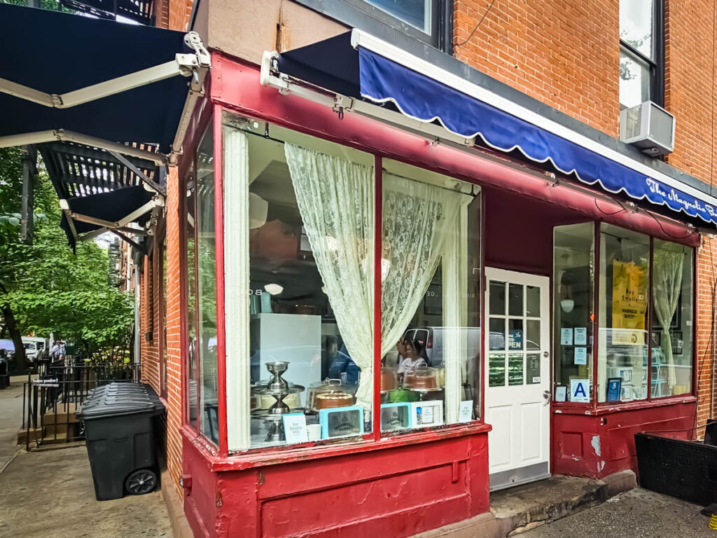 original magnolia bakery storefront