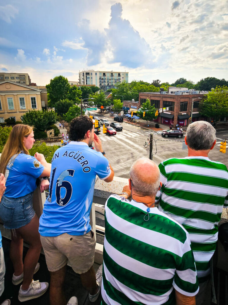 people looking over franklin st from top of the hill