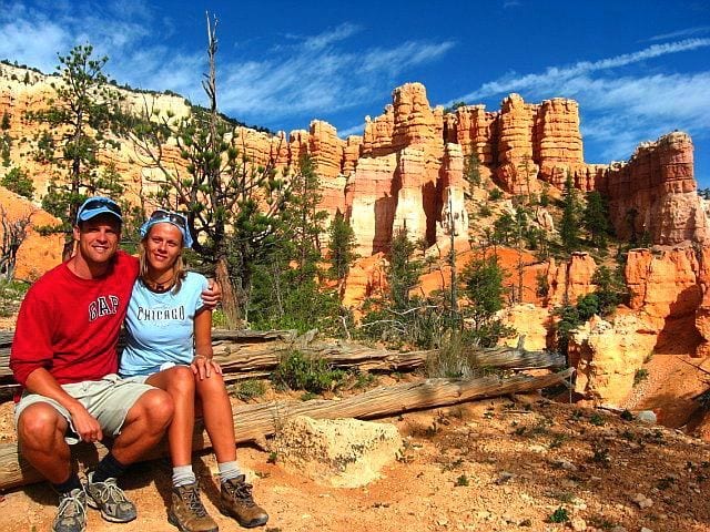 couple cuddling at Bryce Canyon, Utah