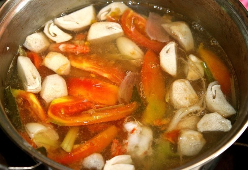 pot of tom yum goong