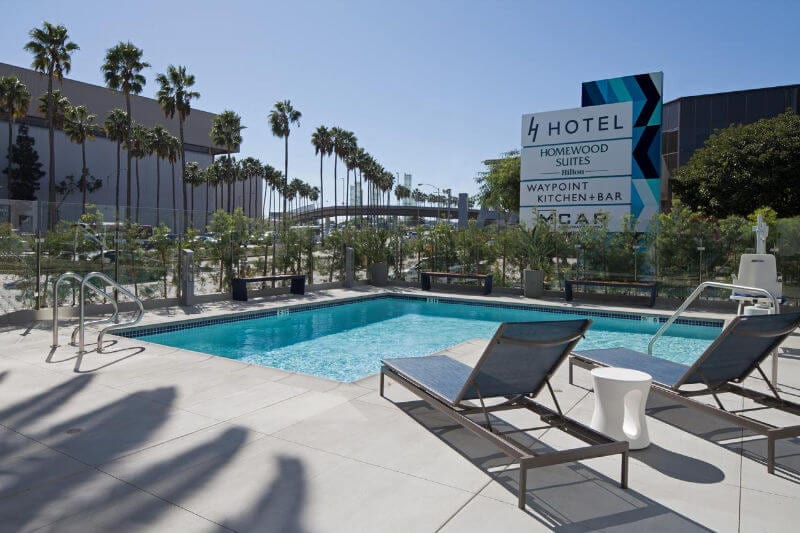 H Hotel Los Angeles, Curio Collection by Hilton swimming pool