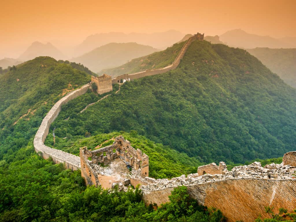 great wall of china at sunset