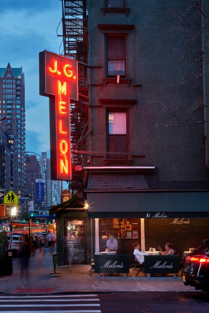 jg melons restaurant at night