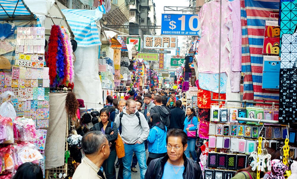 crowds in the ladies market in hong kong