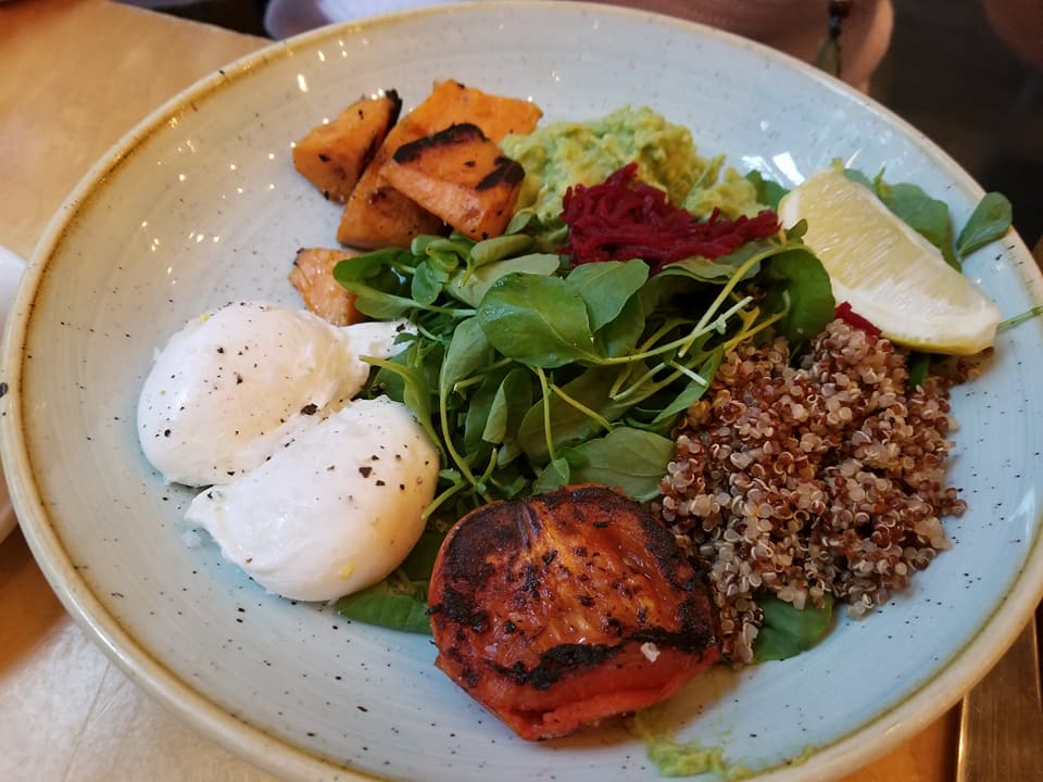 breakfast plate of eggs tomato quinoa