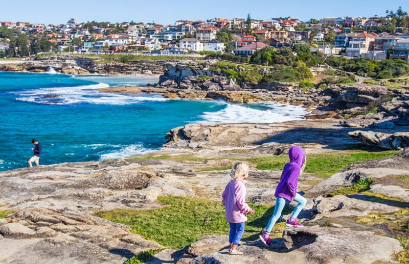 girls walking on the Bondi to Bronte coastal walk, trail