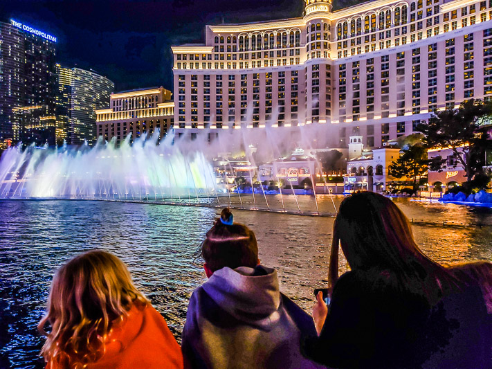 people looking at the The Bellagio Fountains, Vegas