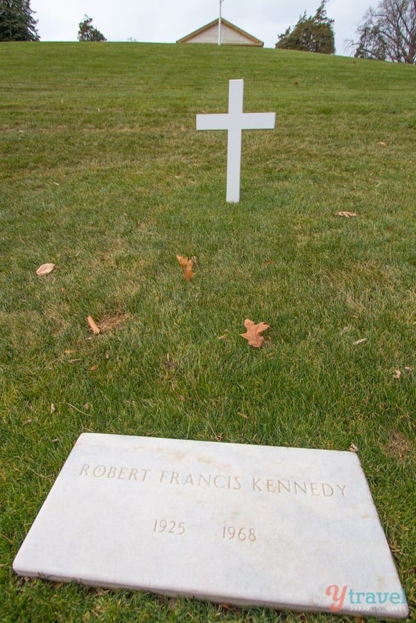 robert kennedy grave Arlington