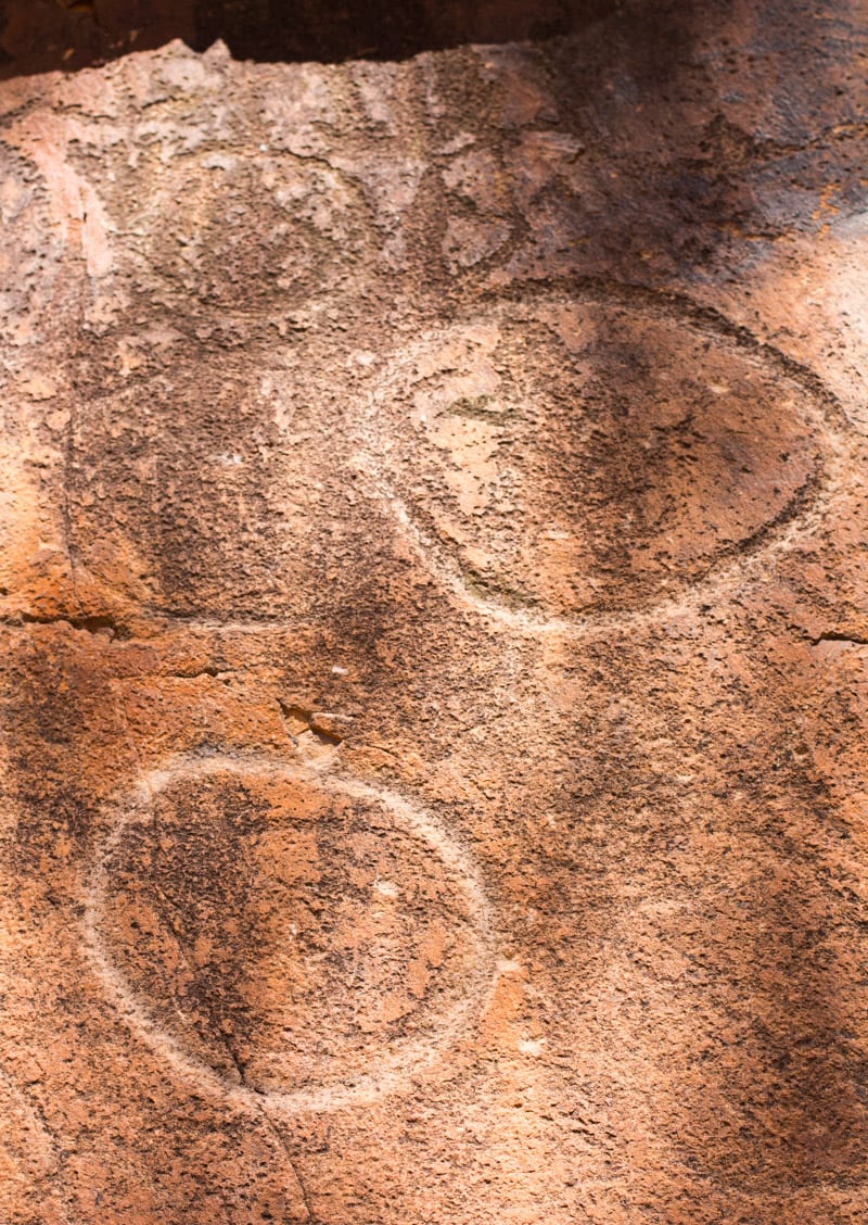 aboriginal carvings in rock