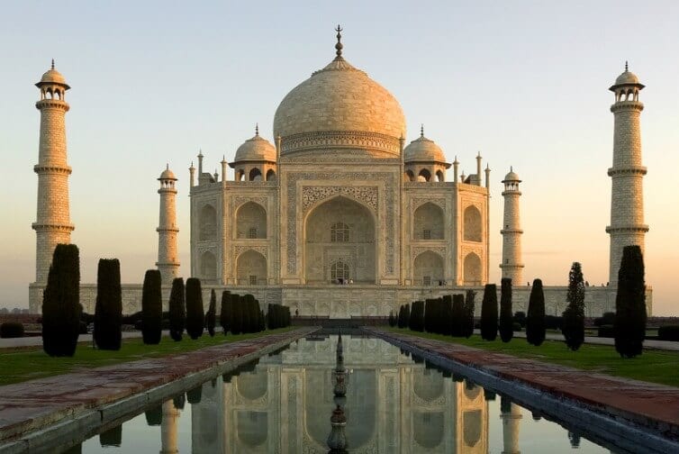 taj mahal at sunrise