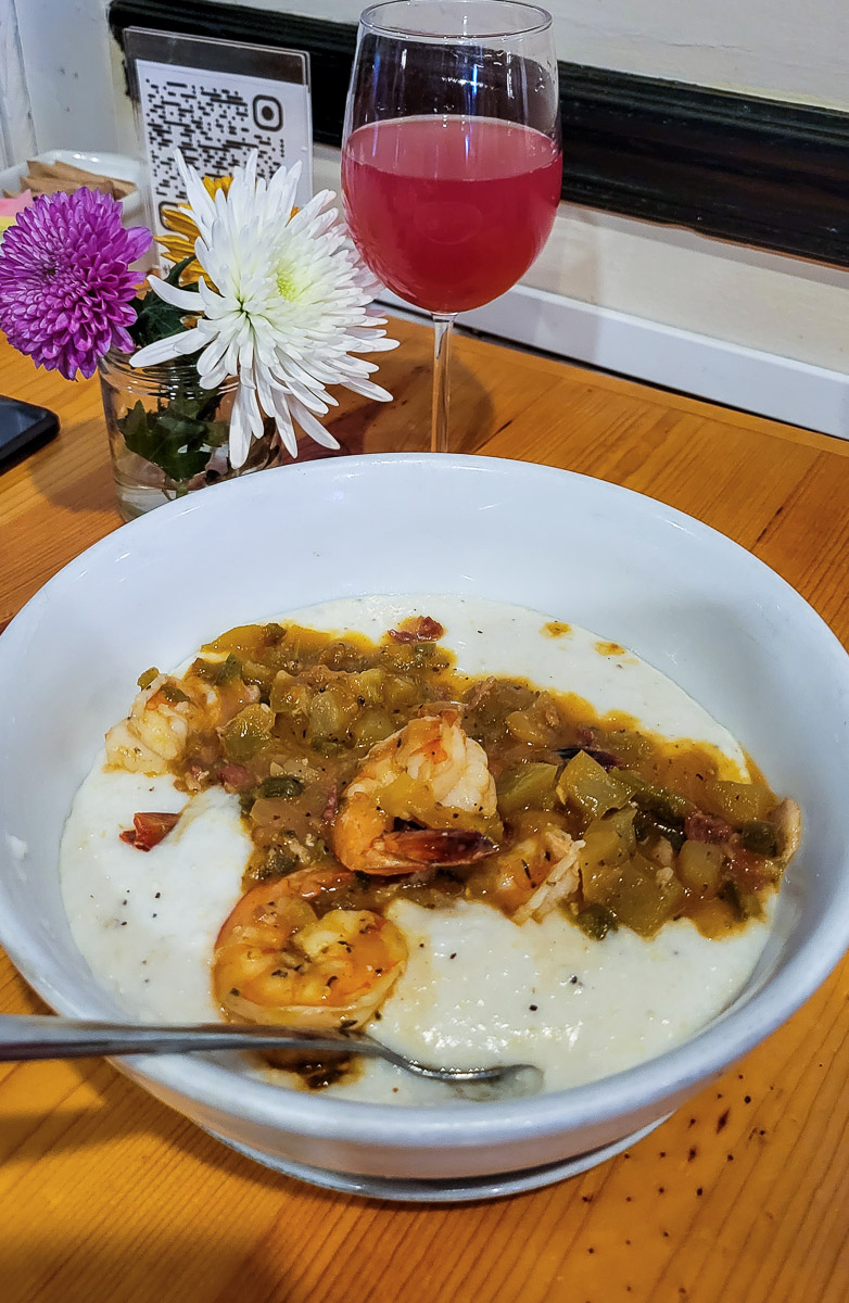 A plate of shrimp and grits