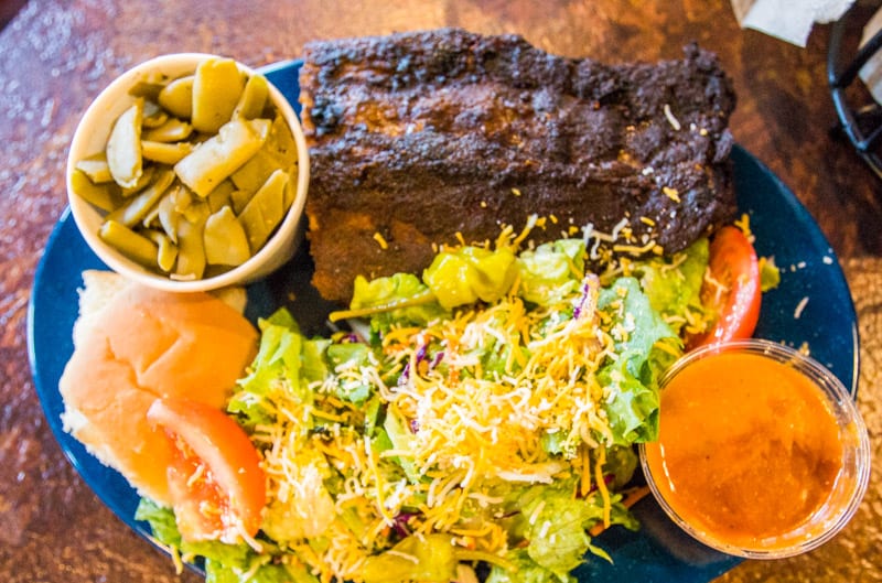 plate of memphis BBQ